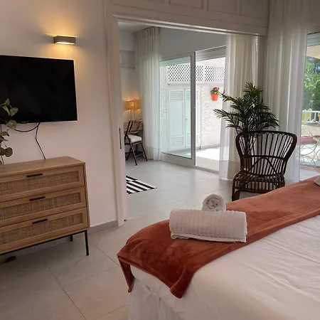 Patio Andaluz - Jardines 434 *